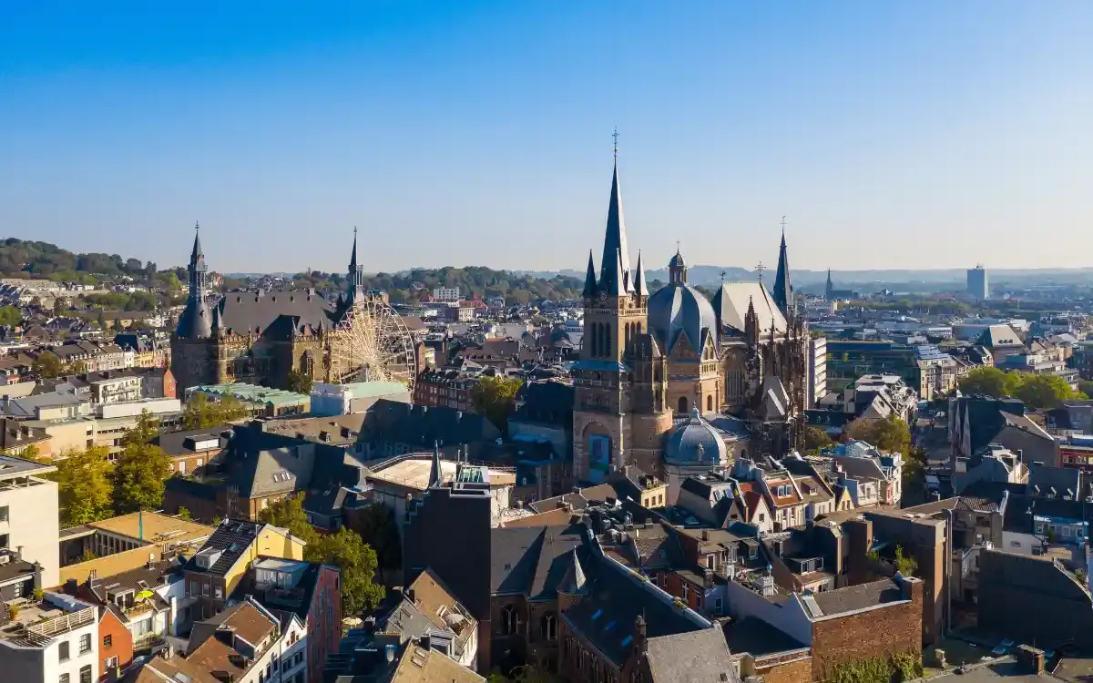Eropuit met de trein naar Aken Een dagje of weekend naar Aken met de trein.
