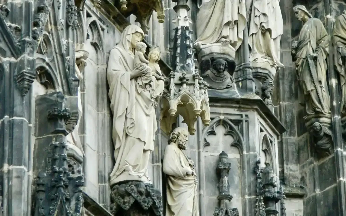 Dom van Aken Reis met de trein naar Aken en bezoek de Dom van Aken.